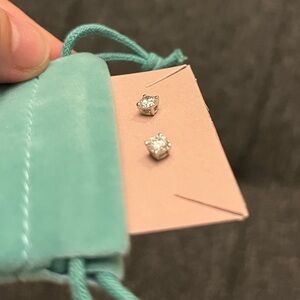 Free shipping! NWT Brilliant Earth 0.5 carat silver lab diamond studs